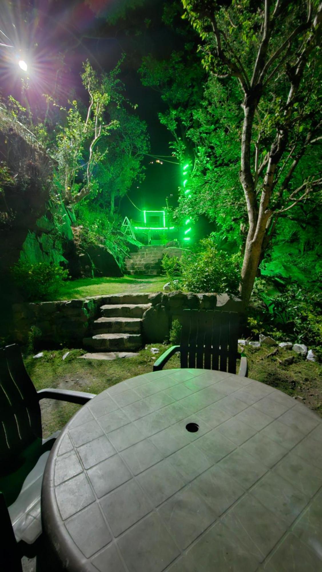 Hotel On The Rocks Kasauli Exteriér fotografie