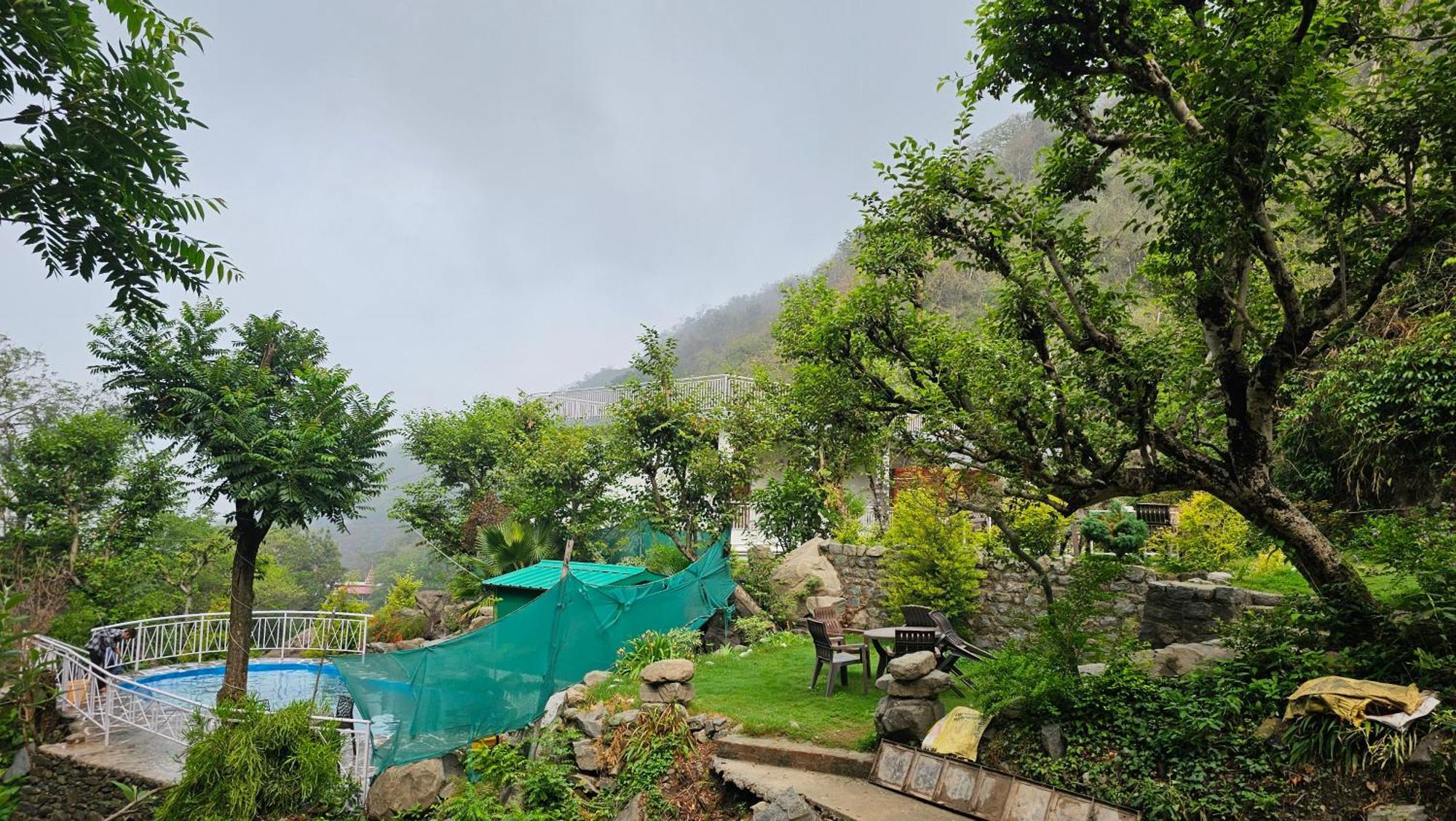 Hotel On The Rocks Kasauli Exteriér fotografie