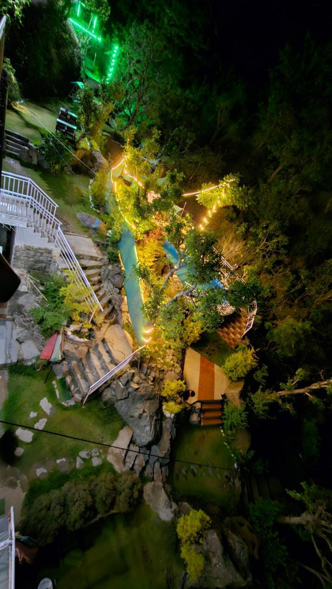 Hotel On The Rocks Kasauli Exteriér fotografie