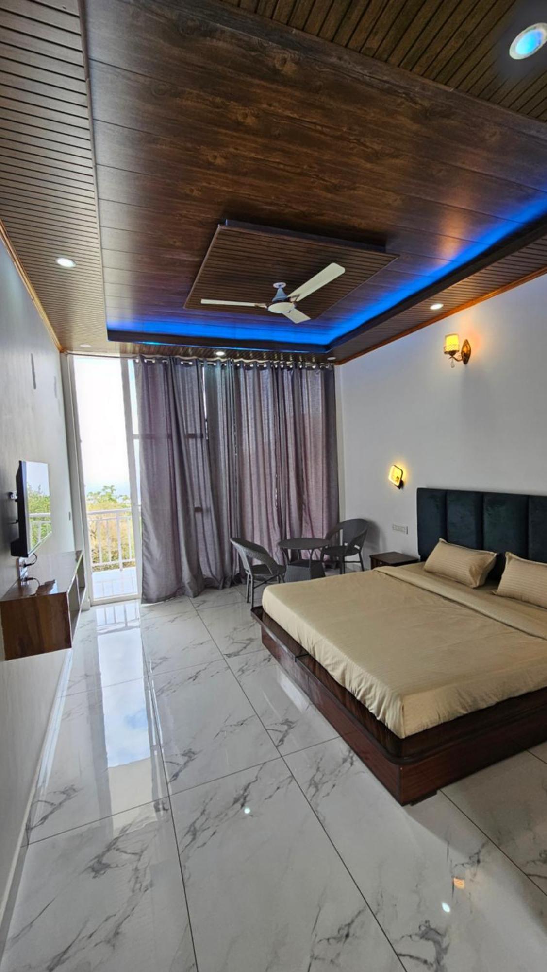 Hotel On The Rocks Kasauli Exteriér fotografie