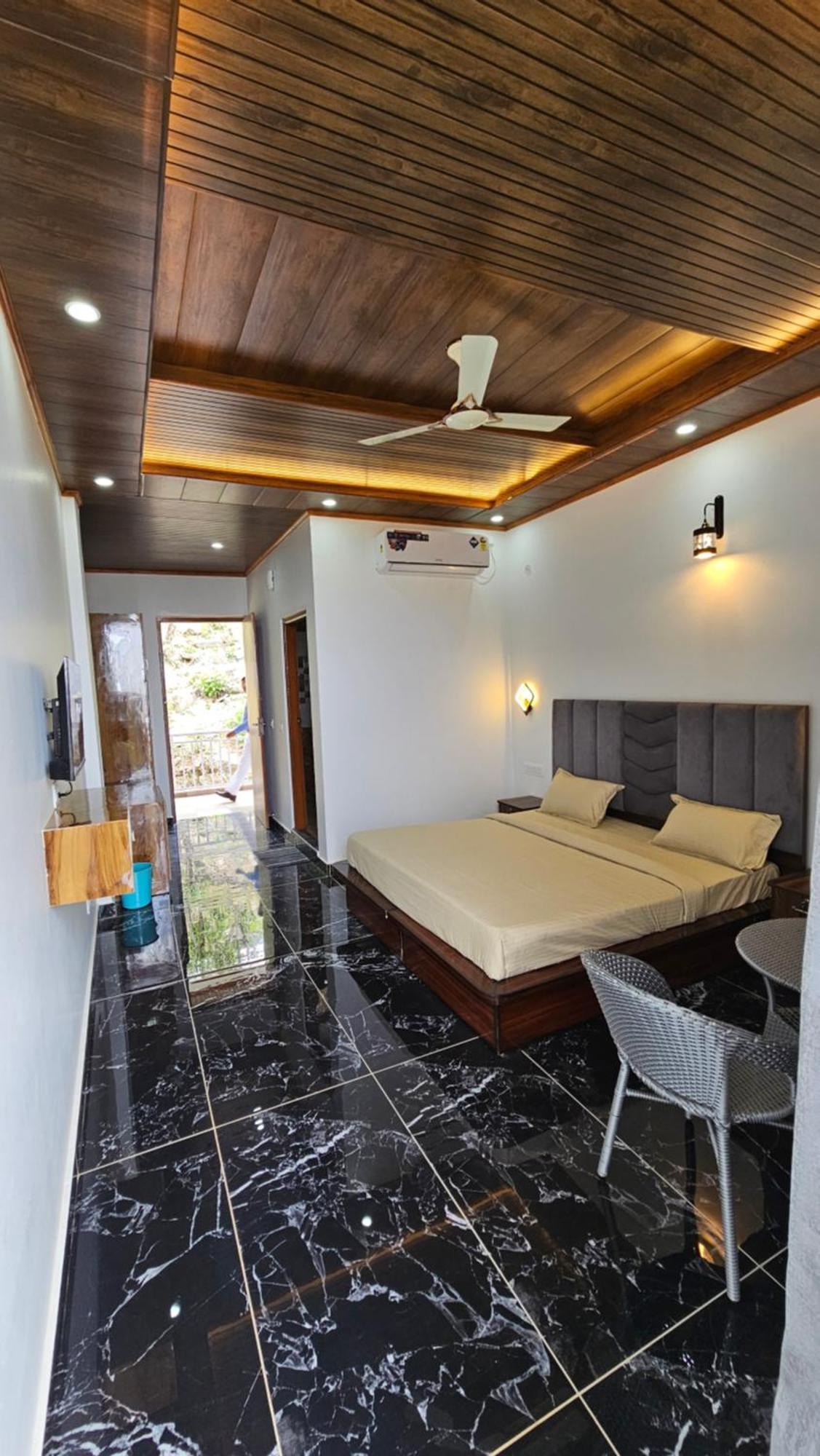 Hotel On The Rocks Kasauli Exteriér fotografie