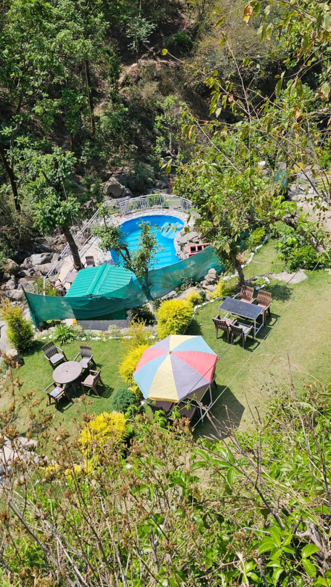 Hotel On The Rocks Kasauli Exteriér fotografie